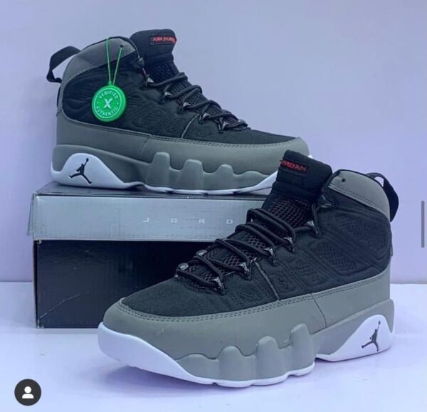 AIR JORDAN Sneakers