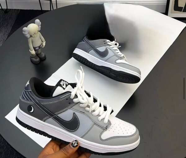NIKE SB  SNEAKER