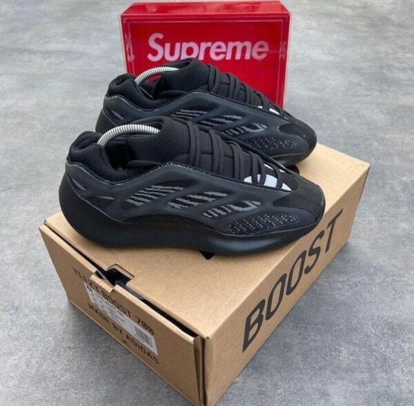 ADIDAS YEEZY BOOST SNEAKER