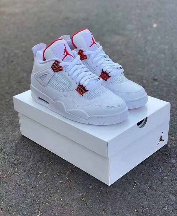 AIR JORDAN 4  METALLIC RED SNEAKER