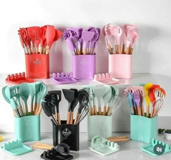 Silicone cooking spoons with spoon rest